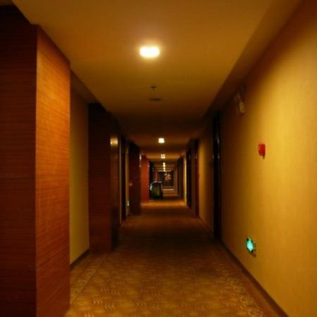 Super 8 By Wyndham Urumqi Mei Hao Zewnętrze zdjęcie